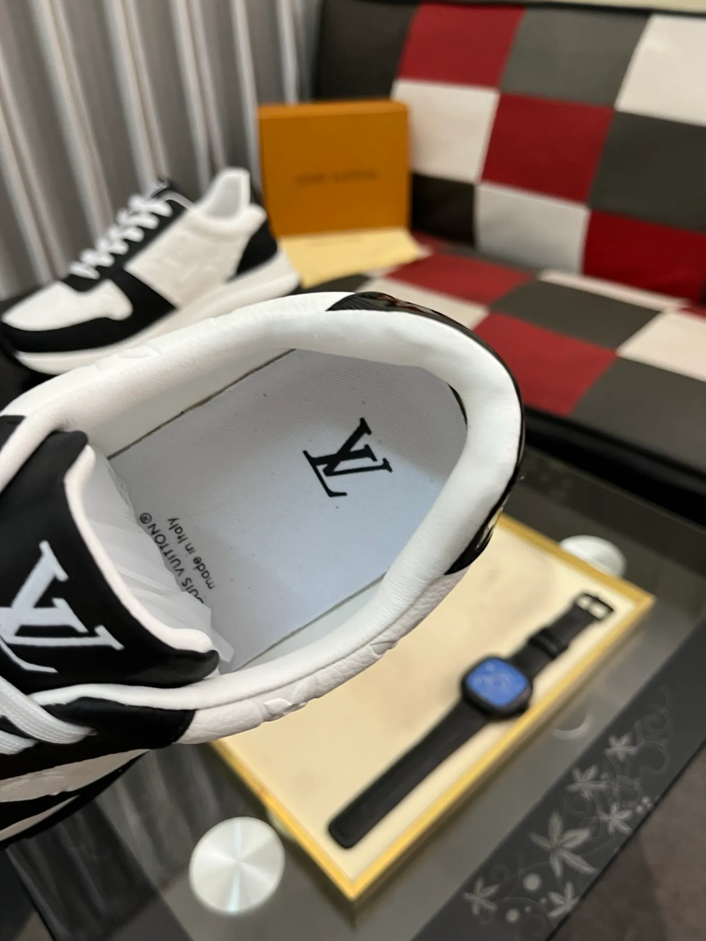 Men's men's shoes💰458⌚️⌚️ Loui* Vuitto* - Louis ** donkey's new color men's trainer sneakers, this LV Trainer sneaker is made of calfskin and breathable mesh, showing pure colors, the #54 logo on the back traces the brand's birth in 1854, the designer's handwritten brand logo embellishes one side, virgil Designed by abloh himself, it is a very commemorative sneaker. The new lv Louis Vuitton loui* vuitto* trainer sneaker low casual sports culture versatile basketball sneaker. Size: 38-443️⃣Colors available